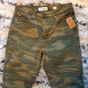 Lucky Brand Camo Jeans Size 4/28